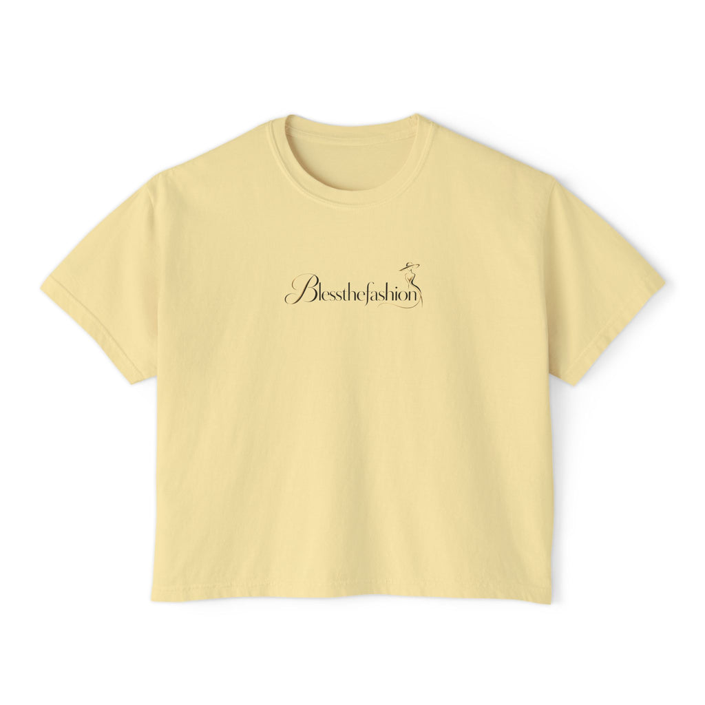Women's Boxy Tee with Minimalist “Amour Toujours” Script