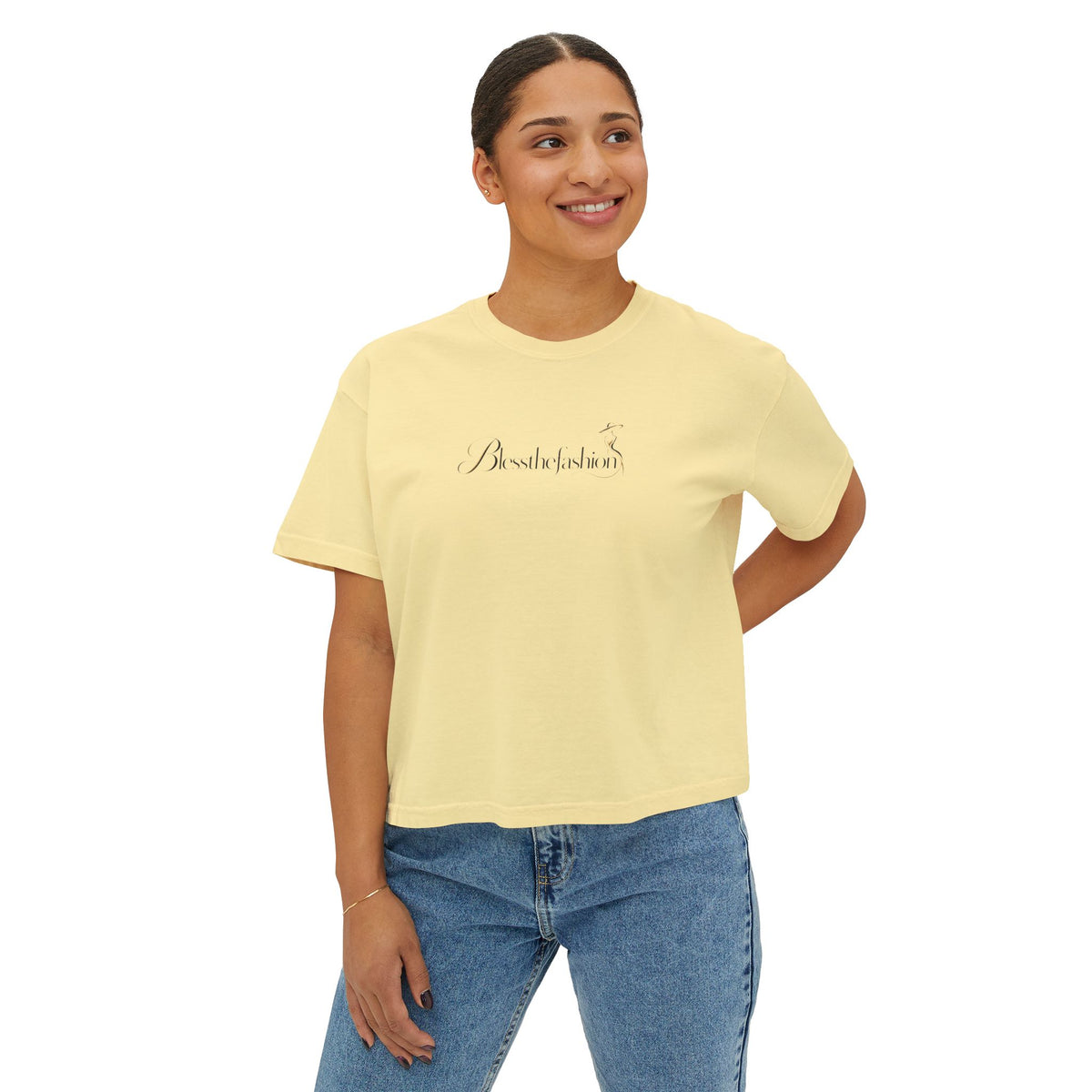 Women's Boxy Tee with Minimalist “Amour Toujours” Script