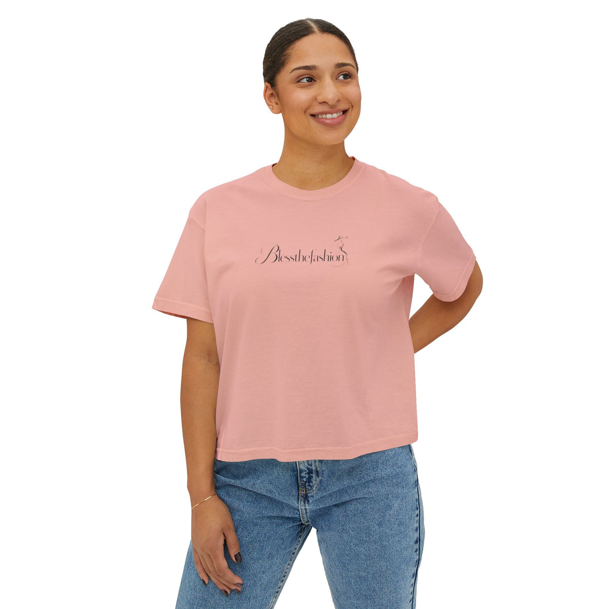 Women's Boxy Tee with Minimalist “Amour Toujours” Script