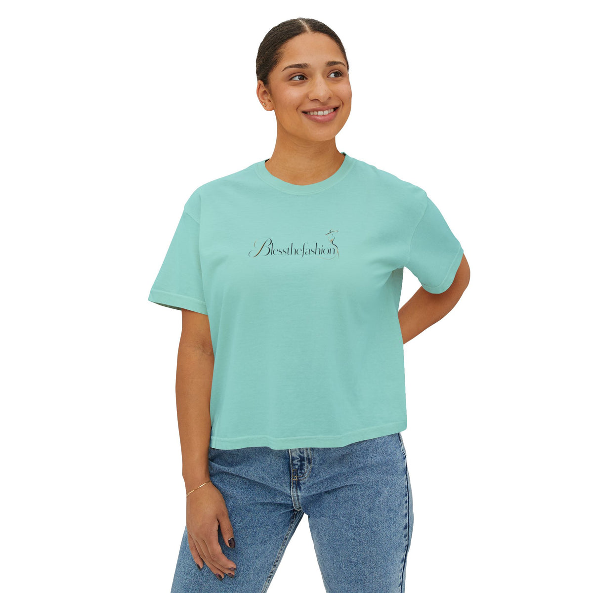 Women's Boxy Tee with Minimalist “Amour Toujours” Script