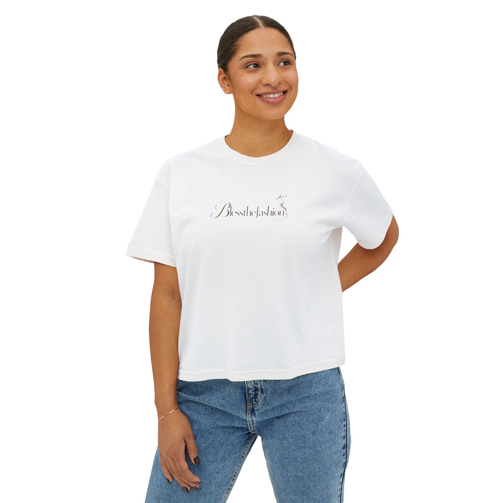 Women's Boxy Tee with Minimalist “Amour Toujours” Script